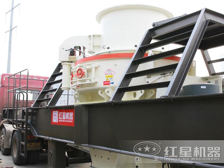 HVI沖擊式移動破碎站，產(chǎn)量70-585t/h，稀油自潤滑