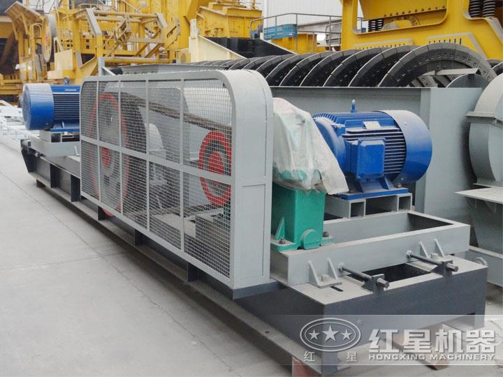 對(duì)輥式破碎機(jī)電機(jī)功率45*2KW，處理能力20-40t/h