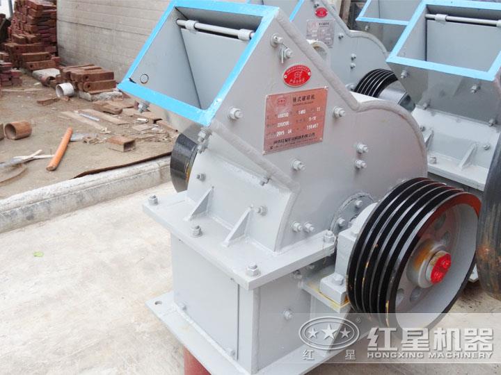 錘式破碎機(jī)，電機(jī)功率6P 55KW，時(shí)產(chǎn)18-40噸
