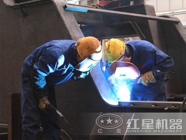 錘式破碎機(jī)匠心做工，質(zhì)量保證